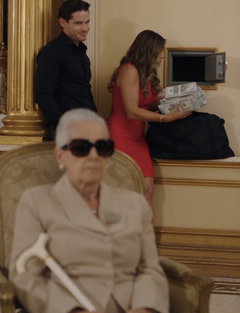 Creían que la anciana no podía ver lo que hacían… pero se llevaron una sorpresa