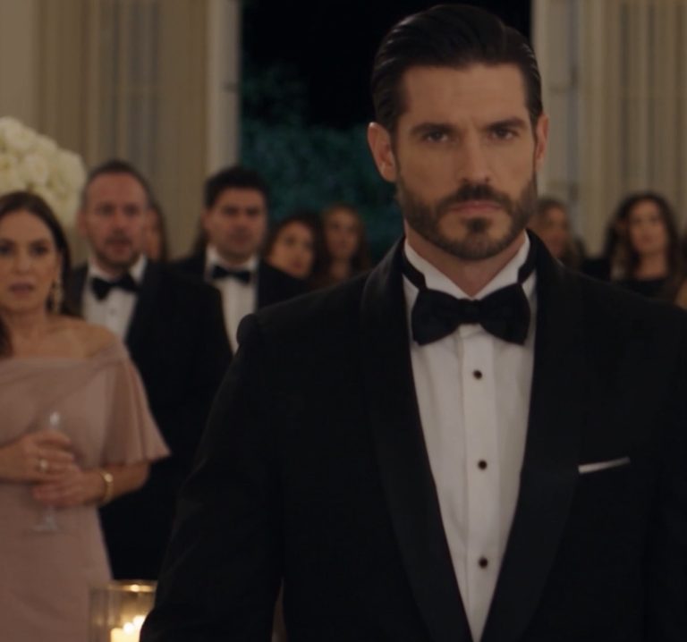 La novia se burló de su hermana, pero la llegada de este hombre cambió toda la boda