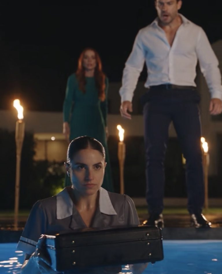 La cámara lo grabó todo… y ella acaba de descubrirlo