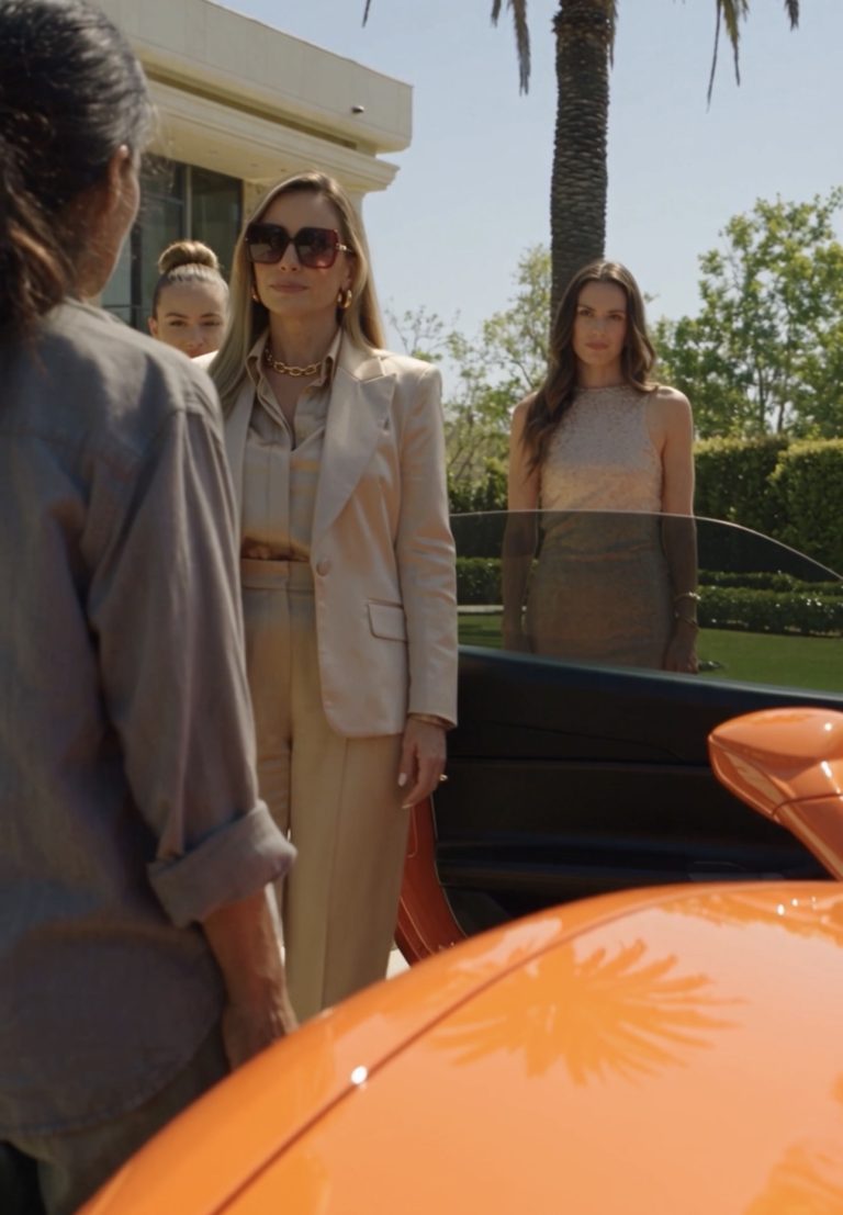 La Mujer que Todos Despreciaron Resultó Ser la Verdadera Dueña del Ferrari