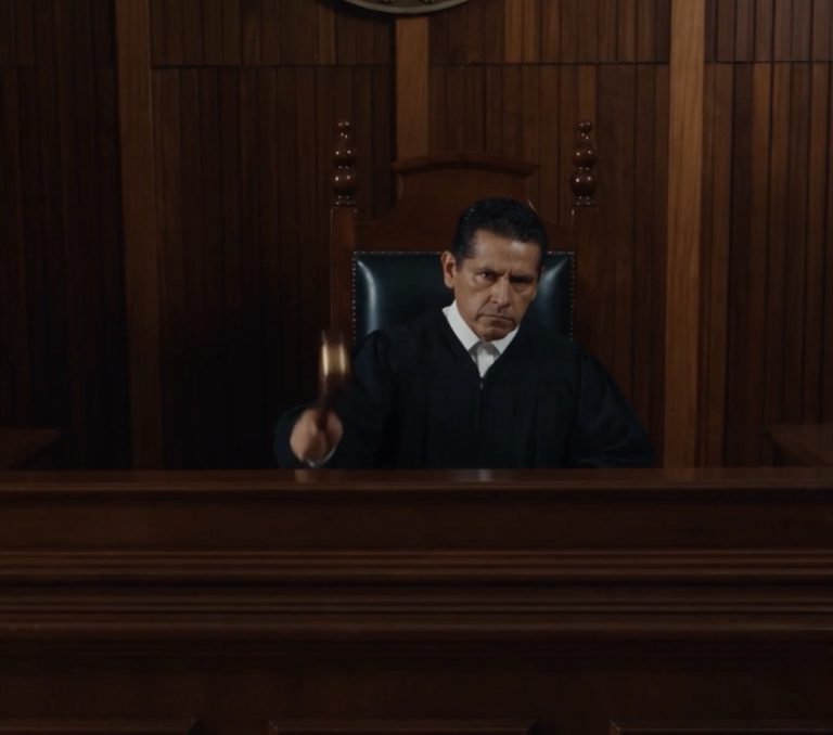 Atacaron a una Joven Frente al Juez y una Carpeta Sellada Cambió el Rumbo del Juicio