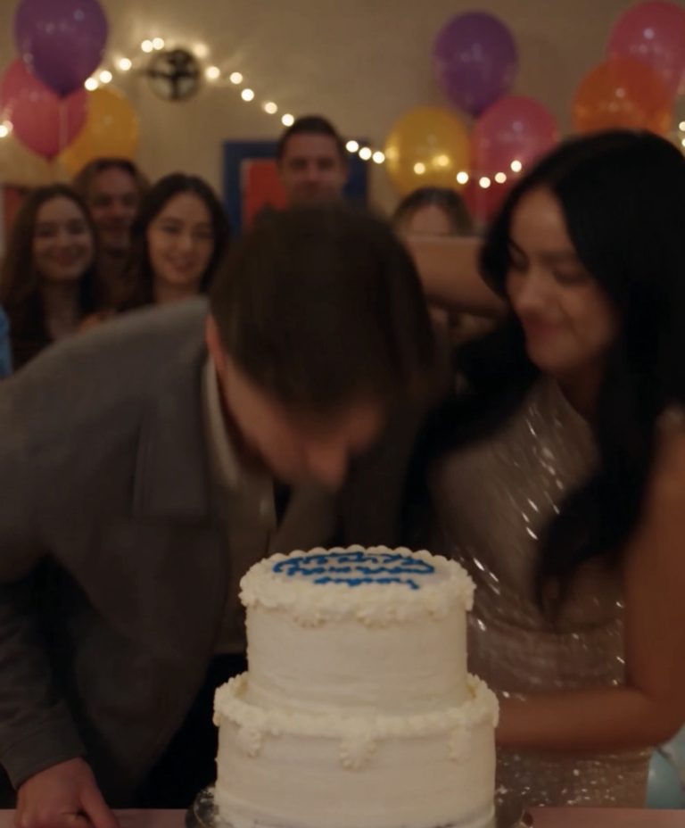 Lo Humilló Frente a Todos sin Saber que Esa Noche Pensaba Pedirle Matrimonio