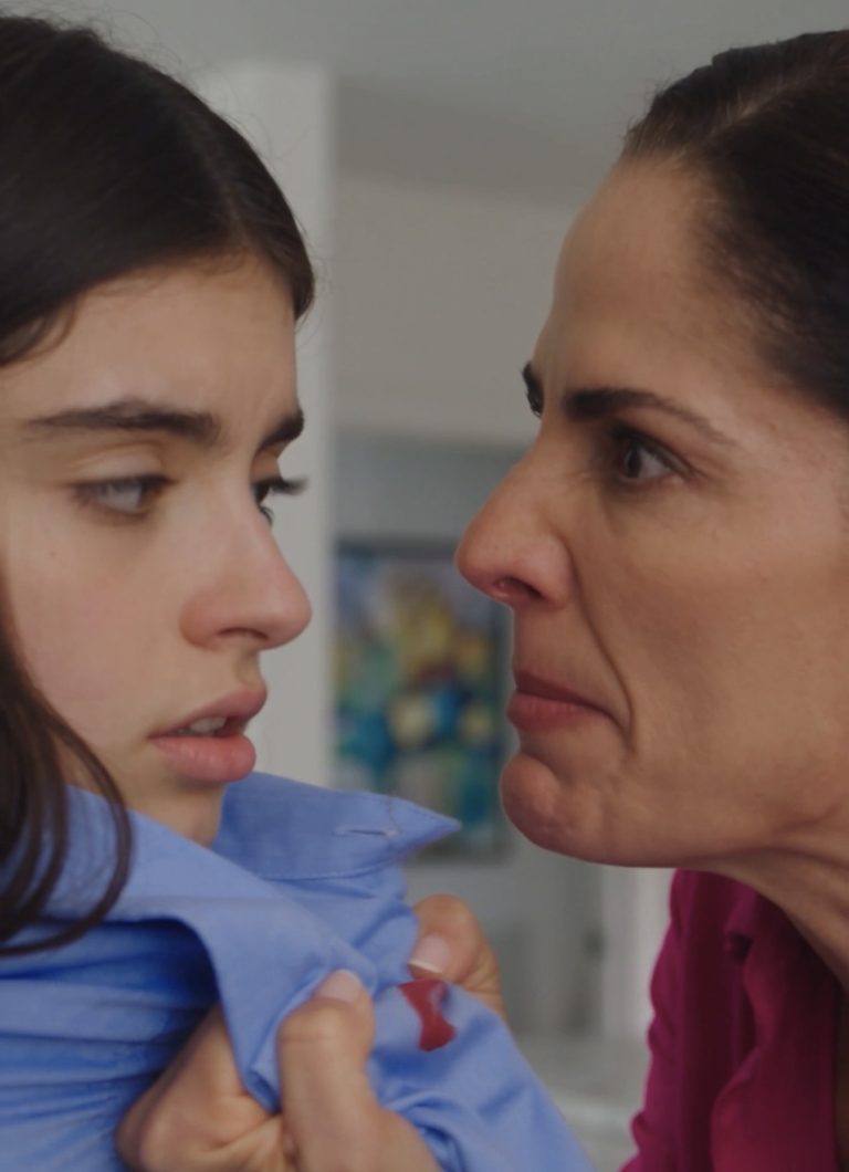 La mancha de labial: la verdad que una niña reveló sin querer
