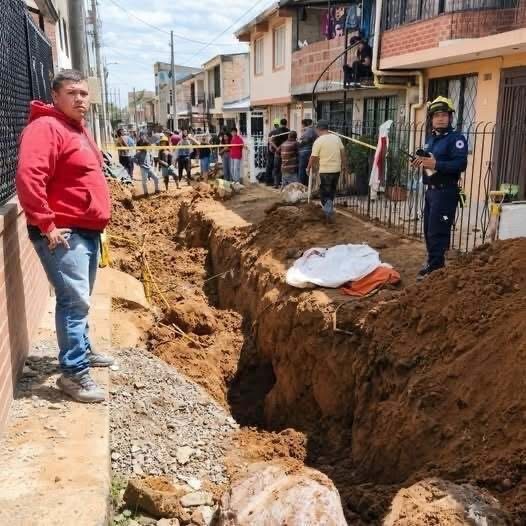UNA EXCAVACIÓN AVANZABA CON NORMALIDAD HASTA QUE APARECIÓ ALGO BAJO TIERRA… EL HALLAZGO CAMBIÓ TODO EN EL VECINDARIO