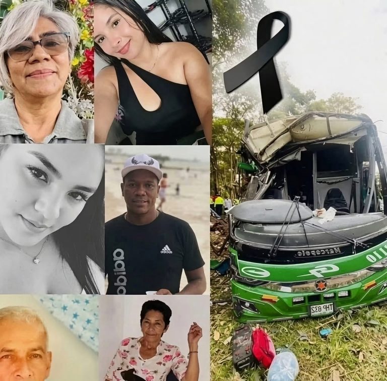 Un autobús con un lazo negro y varias personas alrededor despierta preguntas en las redes sociales